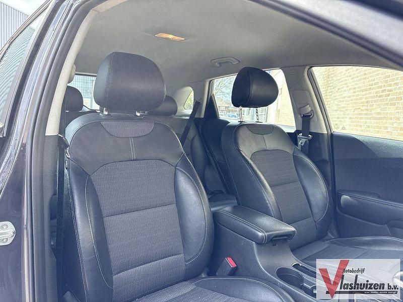 Gebraucht Kia Niro First Edition 141 PS (103 kW) 2017 Grau SUV