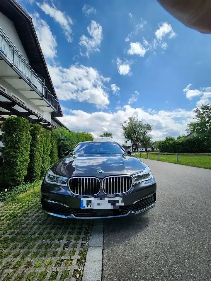 Gebraucht BMW 750 M Sport 400 PS (294 kW) 2017 Limousine