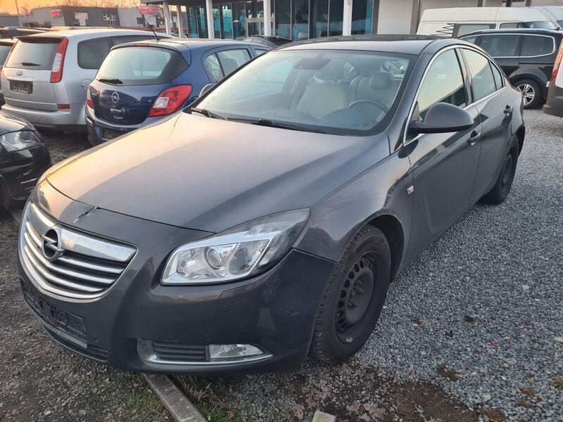 Grau Gebraucht 2013 Opel Insignia Edition Limousine | 3.999 € (Fairer Preis) - Bild 1/4