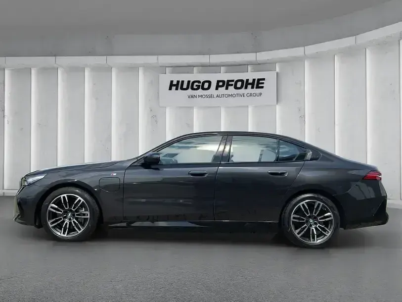 Gebraucht BMW 550e M Sport 490 PS (360 kW) 2024 Grau Limousine