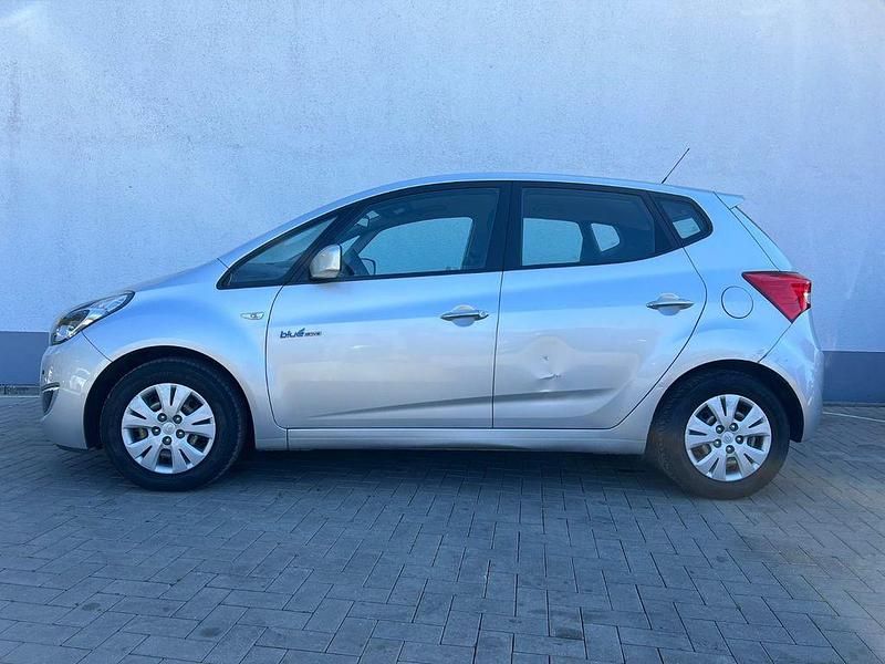 Gebraucht Hyundai ix20 Edition 116 PS (85 kW) 2012 Silber Kleinwagen