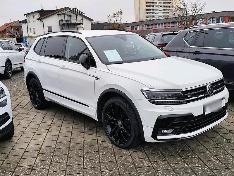 Weiß Gebraucht 2021 VW Tiguan Allspace R-line SUV | 34.500 € (Teuer) - Bild 1/4