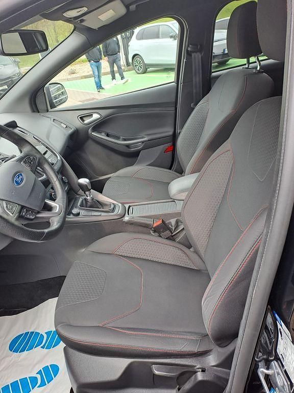 Second-hand Ford Focus ST-Line 140 CP (102 kW) 2017 Negru Berlinǎ