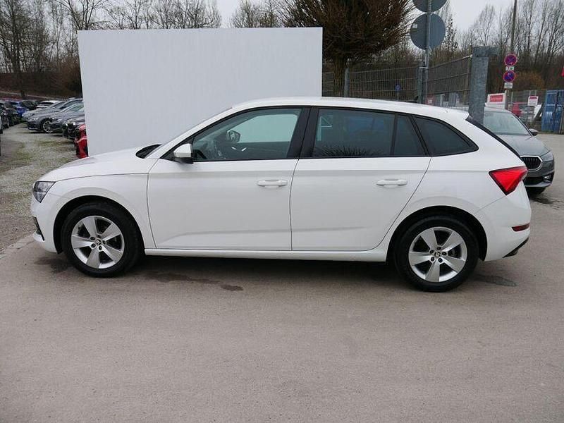 Gebraucht Skoda Scala Ambition 110 PS (80 kW) 2022 Candyweiß Kleinwagen