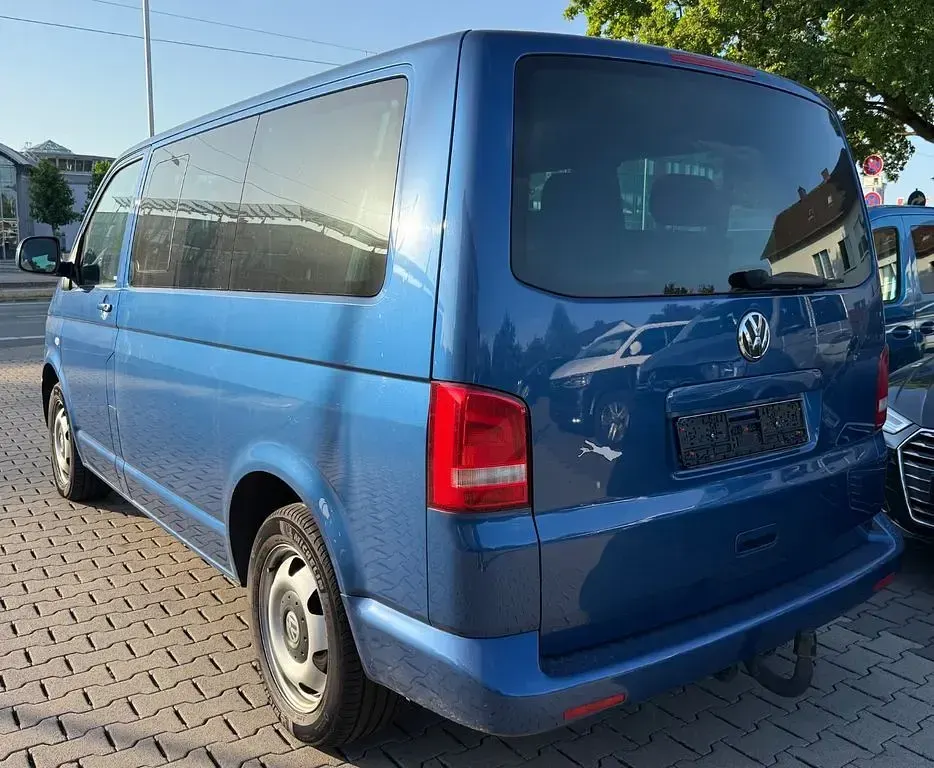 Gebraucht VW Caravelle Comfortline 179 PS (131 kW) 2010 Blau Van