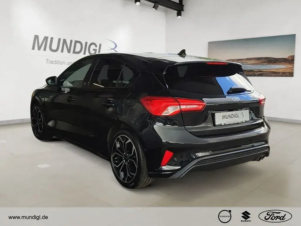 Usado Ford Focus ST-Line 150 CV (110 kW) 2022 Negro Berlina