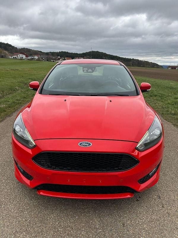 Gebraucht Ford Focus ST-Line 125 PS (91 kW) 2017 Rot Limousine
