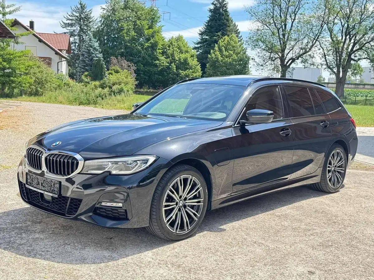 Gebraucht BMW 330 M Sport 184 PS (135 kW) 2021 Black sapphire metallic Kombi