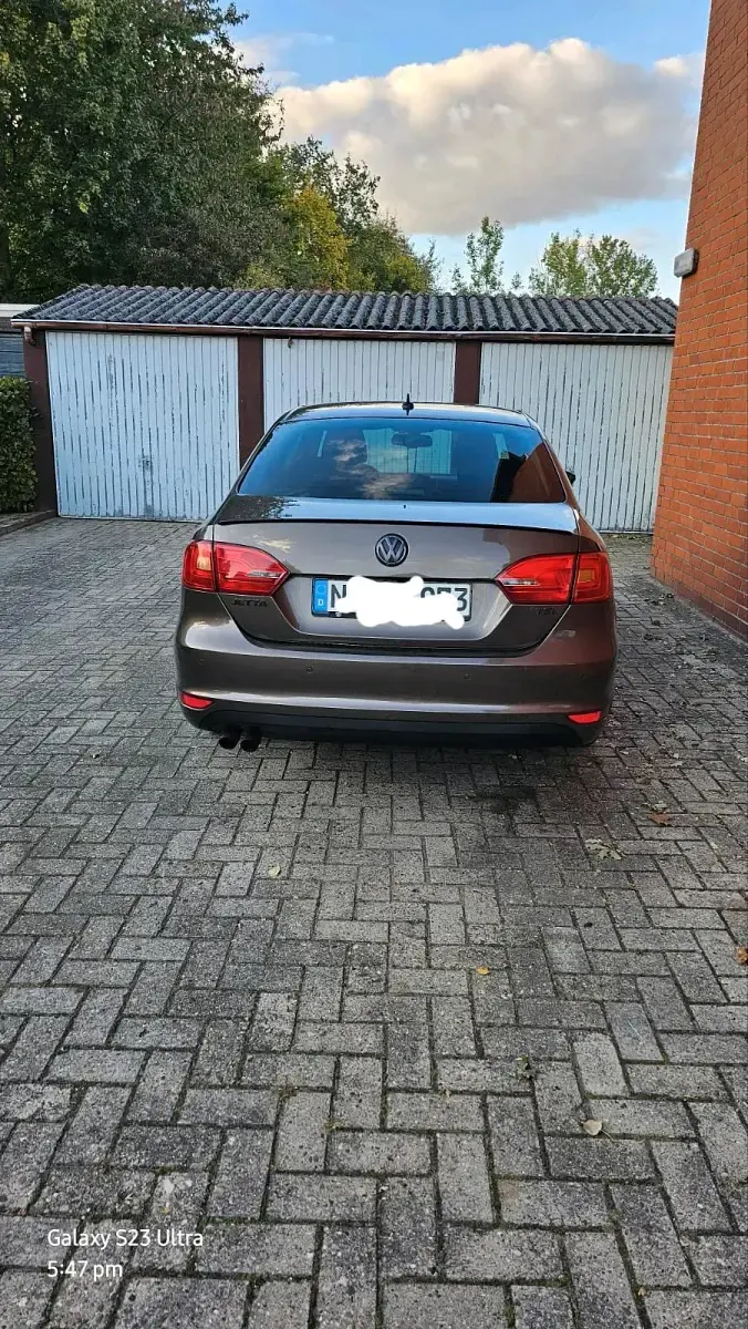 Gebraucht VW Jetta Life 122 PS (89 kW) 2014 Braun Limousine