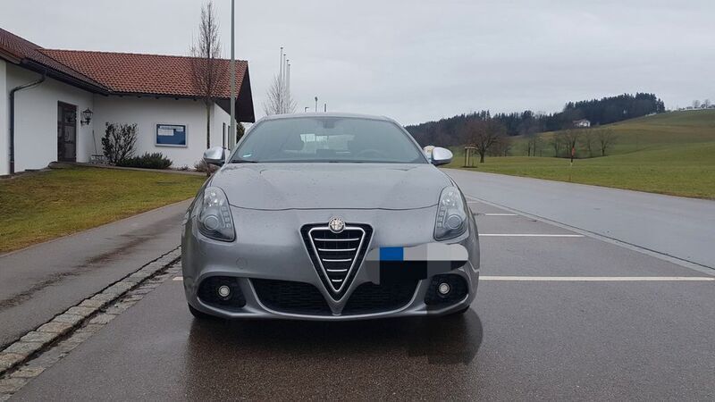 Grau Gebraucht 2011 Alfa Romeo Giulietta Turismo Kleinwagen | 4.400 € (Fairer Preis) - Bild 1/4