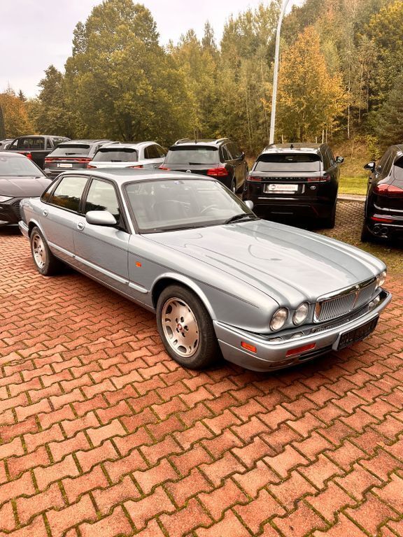 Blau Gebraucht 1997 Jaguar XJ Limousine | 7.000 € (Guter Preis) - Bild 1/4