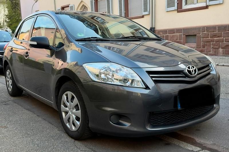 Gebraucht Toyota Auris 100 PS (73 kW) 2011 Grau Kleinwagen