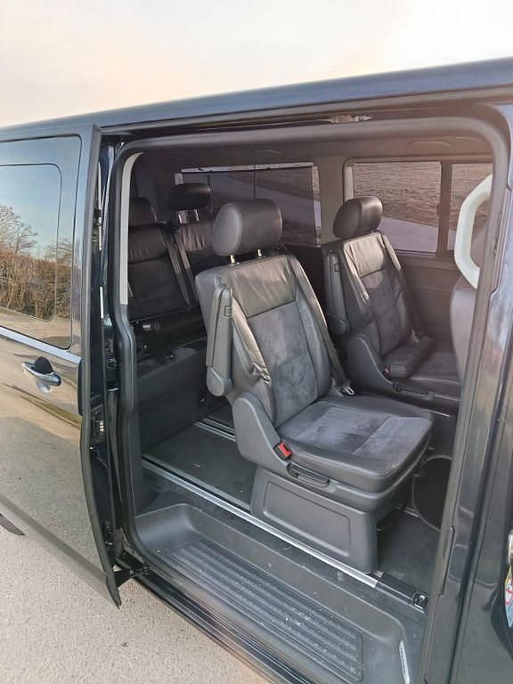 Second-hand VW T5 Highline 179 CP (131 kW) 2013 Negru Van