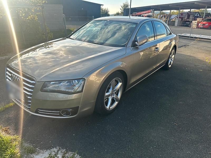 Gold Gebraucht 2010 Audi A8 Business Limousine | 22.500 € - Bild 1/4