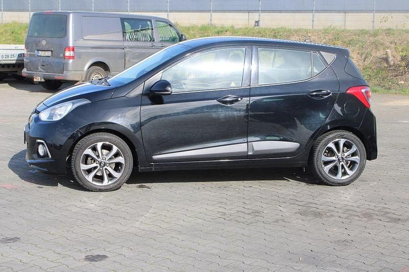 Gebraucht Hyundai i10 Edition 87 PS (63 kW) 2014 Schwarz Kleinwagen