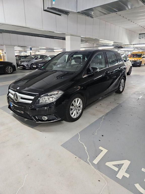 Gebraucht Mercedes B180 Edition 122 PS (89 kW) 2012 Schwarz Van / Kleinbus