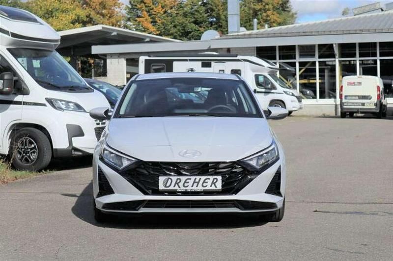 Gebraucht Hyundai i20 Trend 101 PS (74 kW) 2025 Lumen grey / mic Kleinwagen
