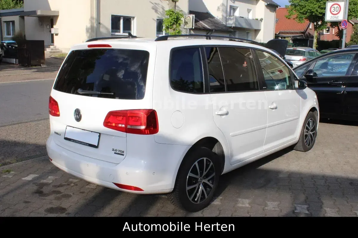 Gebraucht VW Touran Comfortline 140 PS (102 kW) 2012 Weiß Van / Kleinbus