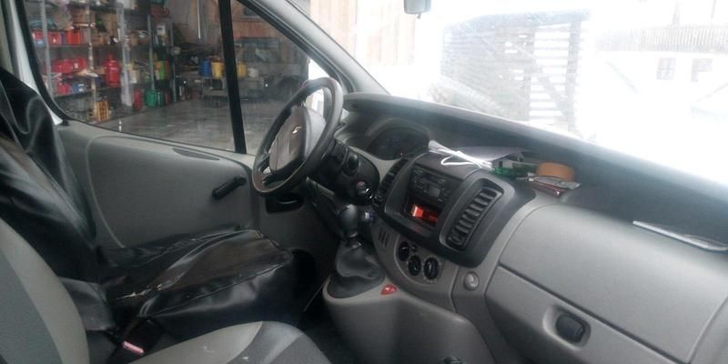 Gebraucht Renault Trafic 101 PS (74 kW) 2005 Weiß Van / Kleinbus