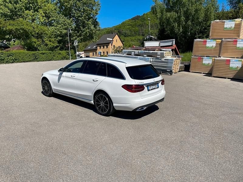Gebraucht Mercedes 220 194 PS (142 kW) 2019 Weiß Kombi