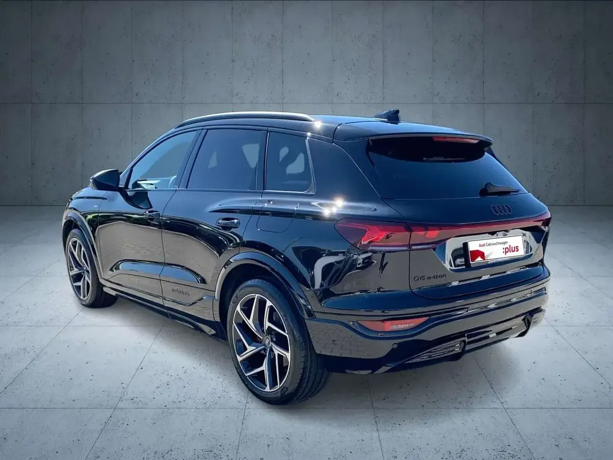 Gebraucht Audi Q6 e-tron Business 225 kW (306 PS) 2026 Mythosschwarz metallic SUV