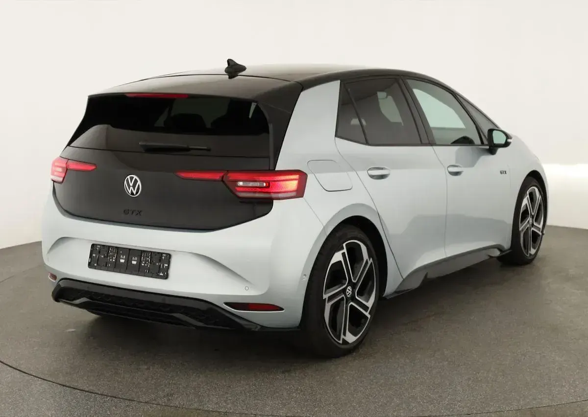 Gebraucht VW ID.3 GTX 210 kW (286 PS) 2025 Scale silver metallic Kleinwagen