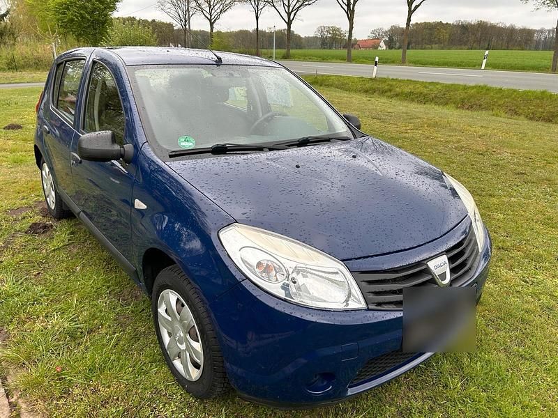 Second-hand Dacia Sandero 75 CP (55 kW) 2009 Albastru Hatchback