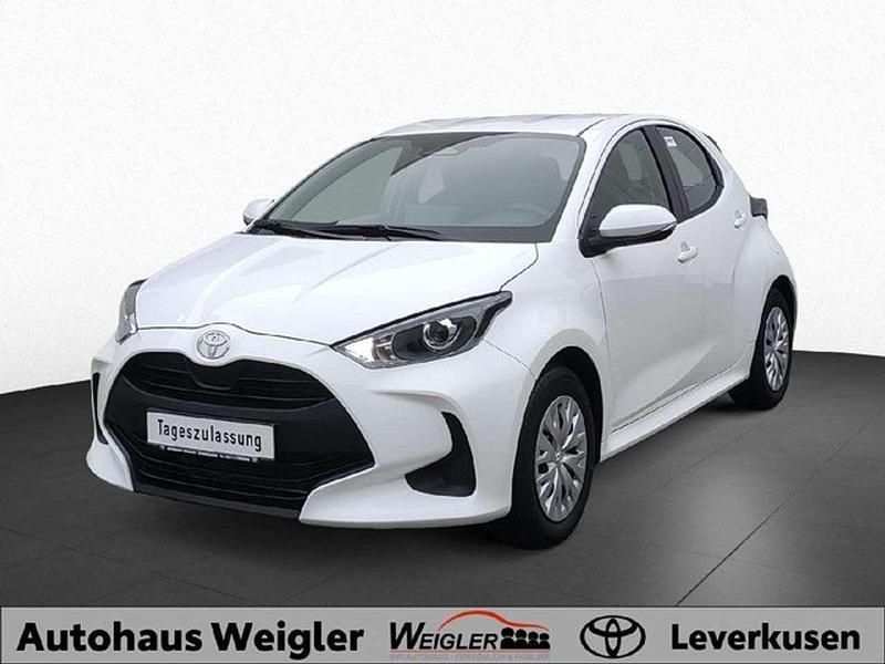 Weiß Gebraucht 2025 Toyota Yaris Business Edition Limousine | 24.950 € (Fairer Preis) - Bild 1/4