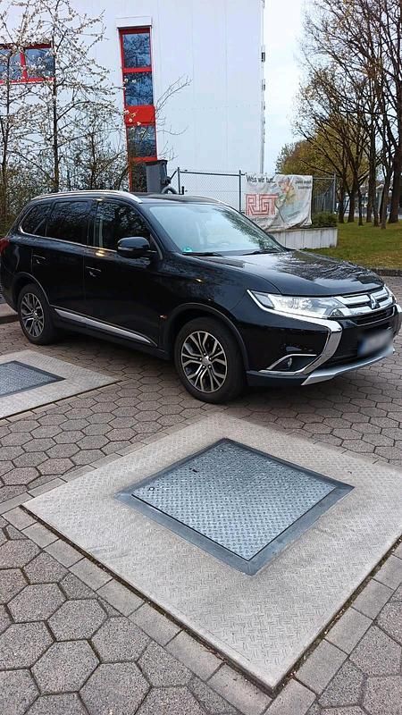 Gebraucht Mitsubishi Outlander 150 PS (110 kW) 2016 Schwarz SUV