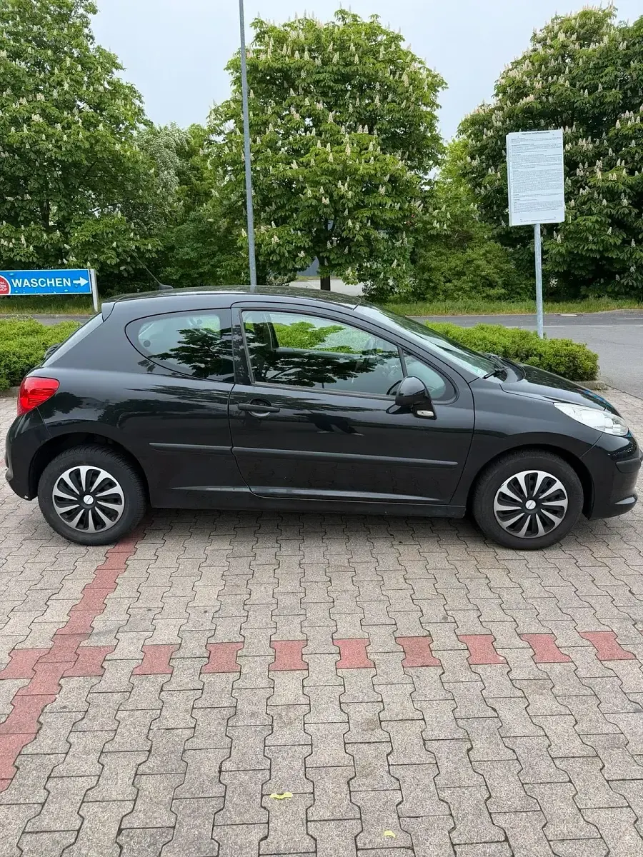 Gebraucht Peugeot 207 75 PS (55 kW) 2009 Schwarz Kleinwagen