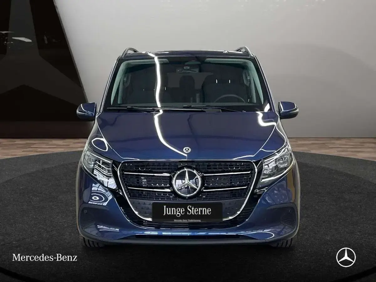 Gebraucht Mercedes V250 Style 190 PS (139 kW) 2025 Blau Van / Kleinbus