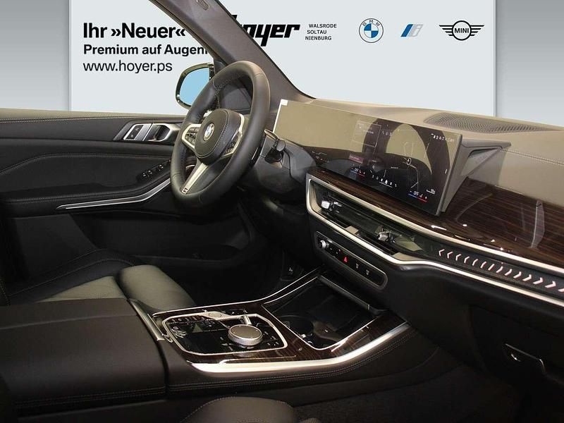 Neu BMW X5 M Sport 298 PS (219 kW) 2025 Saphirschwarz metallic SUV
