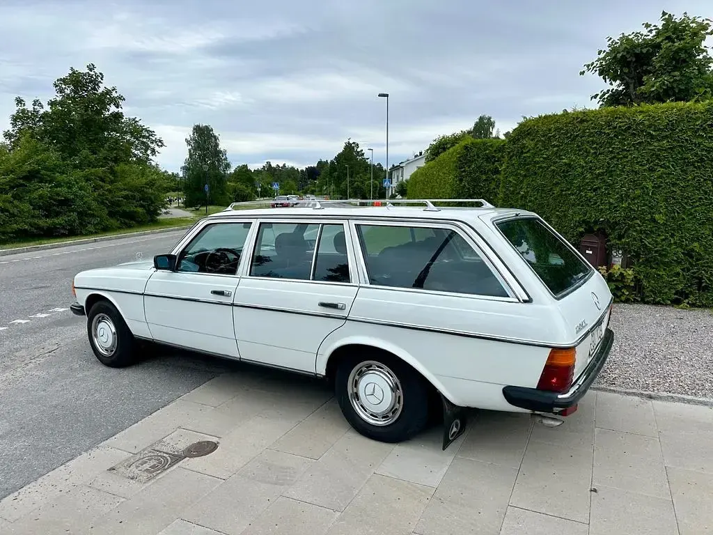 Gebraucht Mercedes 200 110 PS (80 kW) 1985 Weiß Limousine