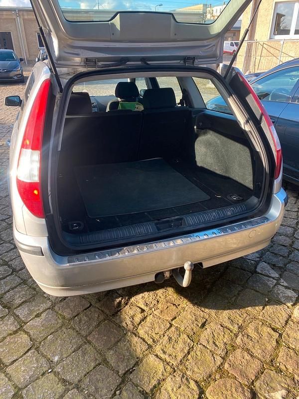 Gebraucht Ford Mondeo 125 PS (91 kW) 2006 Silber Kombi