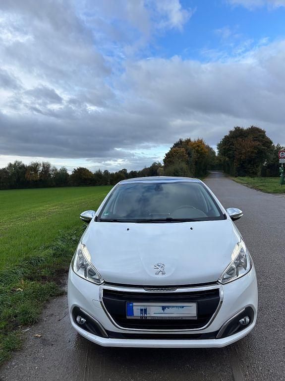 Weiß Gebraucht 2016 Peugeot 208 Style Kleinwagen | 6.500 € (Fairer Preis) - Bild 1/4