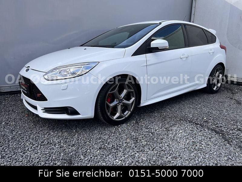 Gebraucht Ford Focus ST 250 PS (183 kW) 2013 Weiß Limousine