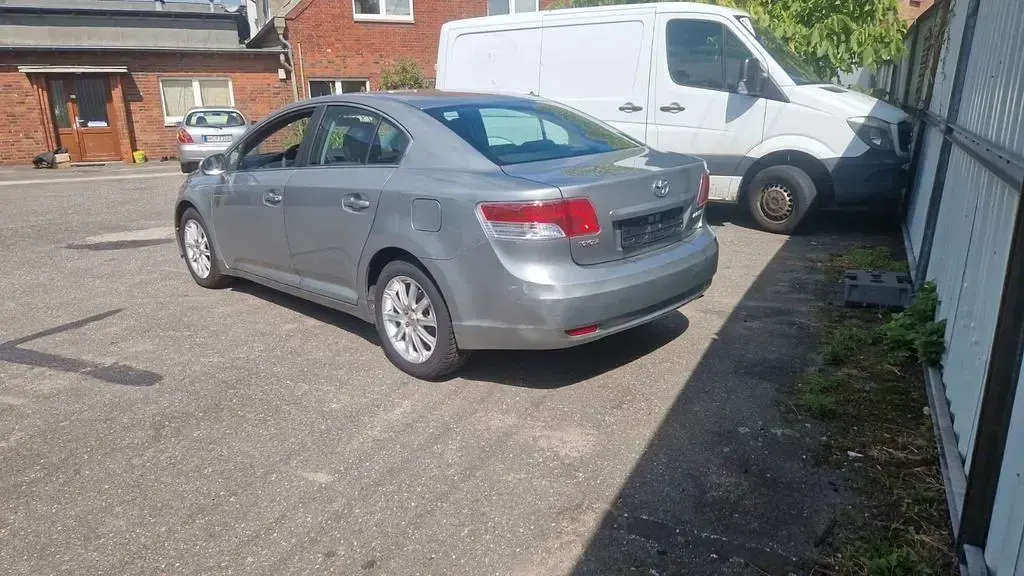 Gebraucht Toyota Avensis Edition 150 PS (110 kW) 2010 Grau Limousine