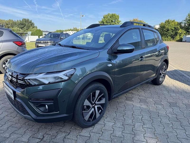 Zederngrün Neu 2025 Dacia Sandero Expression Kleinwagen | 19.390 € (Fairer Preis) - Bild 1/4
