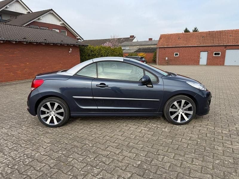 Gebraucht Peugeot 207 CC 156 PS (114 kW) 2012 Blau Cabrio