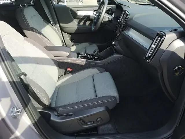 Gebraucht Volvo XC40 Plus 197 PS (144 kW) 2025 Aurora silver / SUV