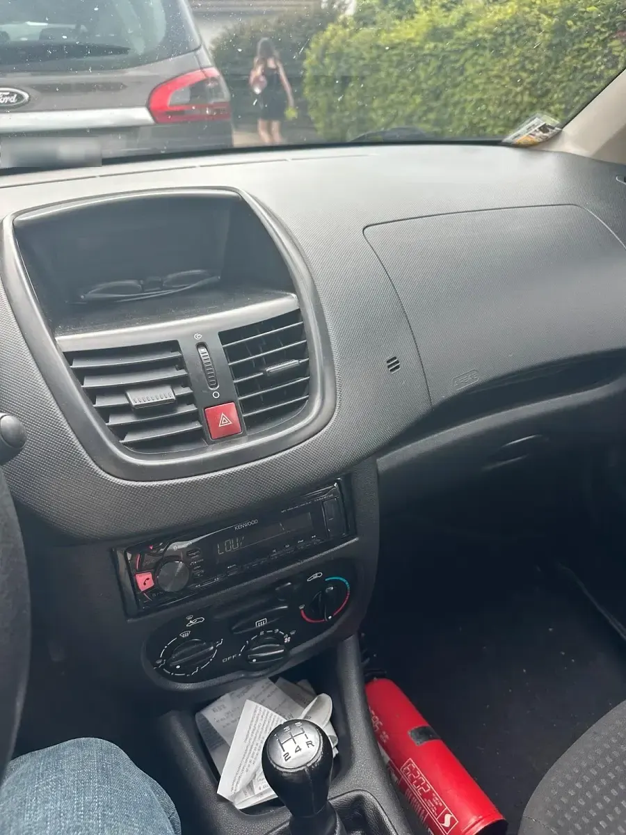 Gebraucht Peugeot 206+ 65 PS (47 kW) 2011 Grau Kleinwagen