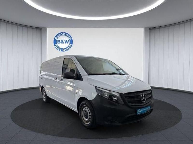 Weiß Gebraucht 2024 Mercedes Vito Van / Kleinbus | 32.499 € (Guter Preis) - Bild 1/4