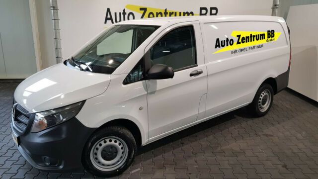 Weiß Gebraucht 2015 Mercedes Vito Van / Kleinbus | 15.900 € (Teuer) - Bild 1/4