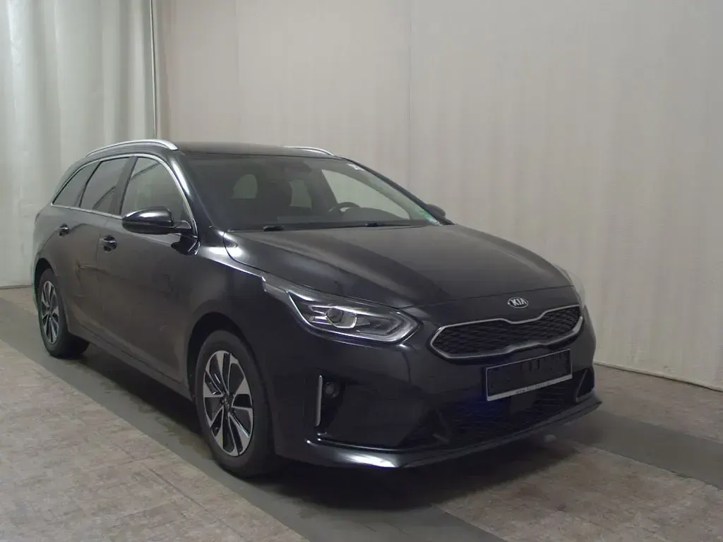 Gebraucht Kia Ceed Vision 141 PS (103 kW) 2021 1k black pearl m (metallic) Kleinwagen