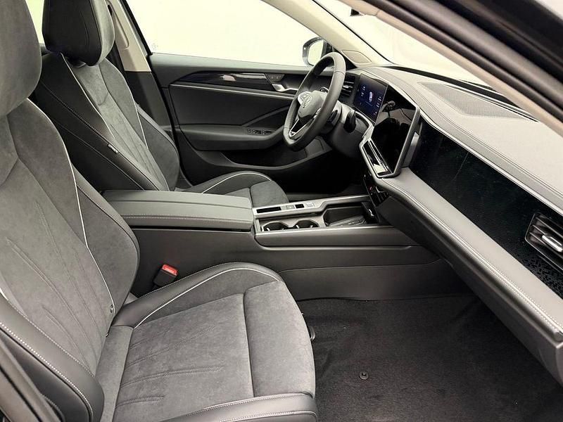 Gebraucht VW Passat IQ Drive 150 PS (110 kW) 2025 Schwarz Kombi