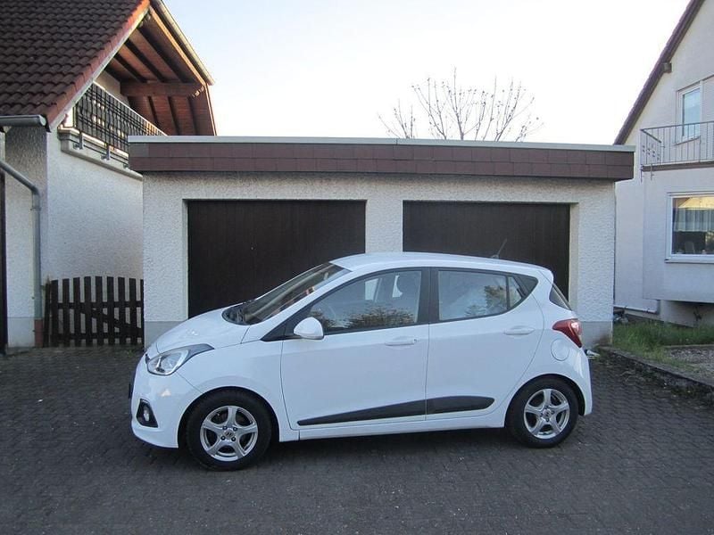 Gebraucht Hyundai i10 YES! 87 PS (63 kW) 2016 Weiß Kleinwagen