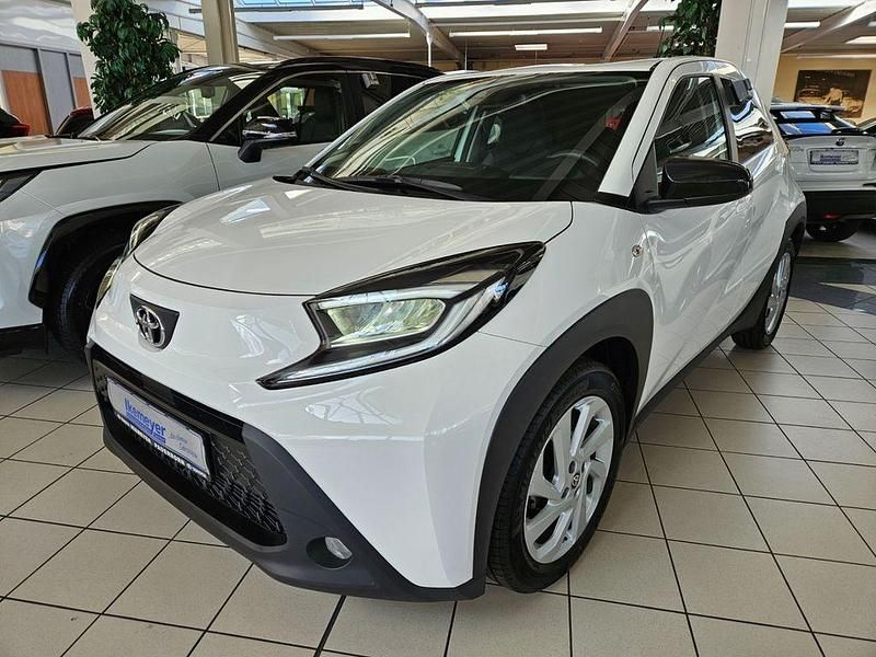 Weiss Gebraucht 2022 Toyota Aygo X SUV | 13.890 € - Bild 1/4