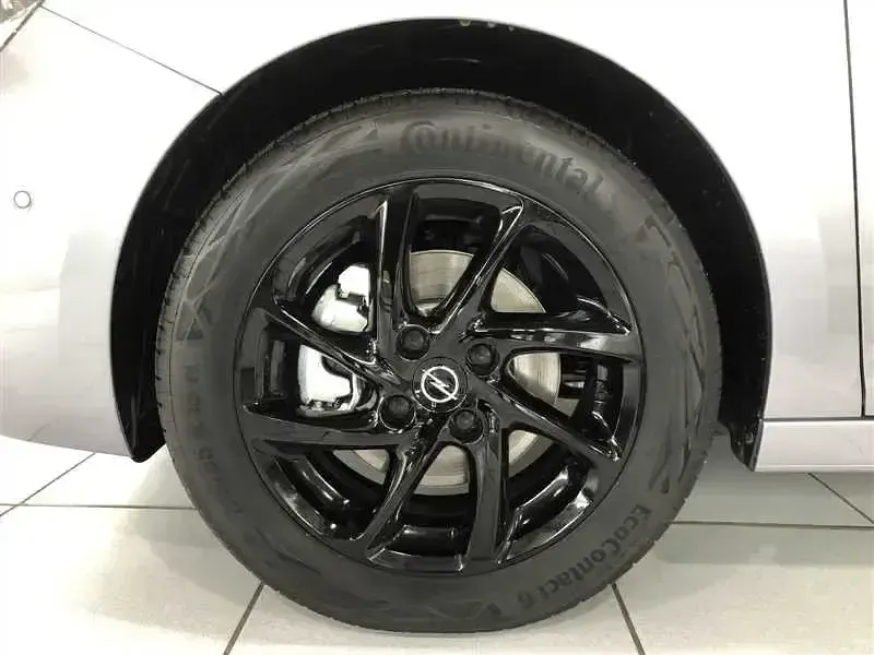 Używany Opel Corsa Ultimate 131 KM (96 kW) 2022 Srebrny Hatchback