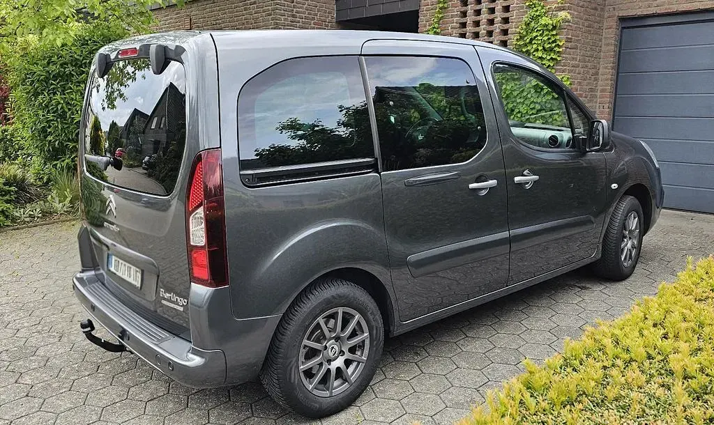 Gebraucht Citroën Berlingo SELECTION 99 PS (72 kW) 2017 Grau Van / Kleinbus