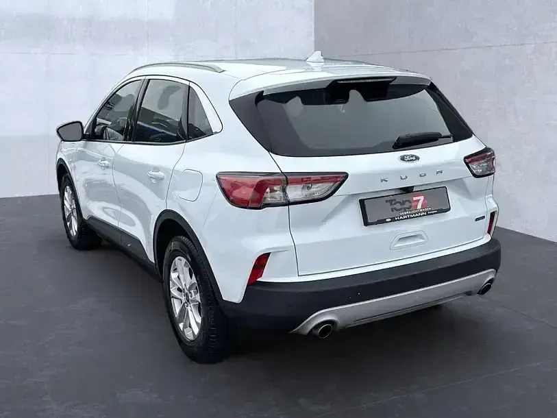 Używany Ford Kuga Titanium 225 KM (165 kW) 2022 Biały SUV